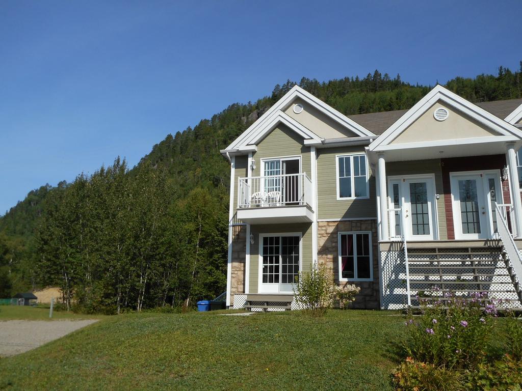 Condo Mont-Edouard LʼAnse-Saint-Jean Exterior foto